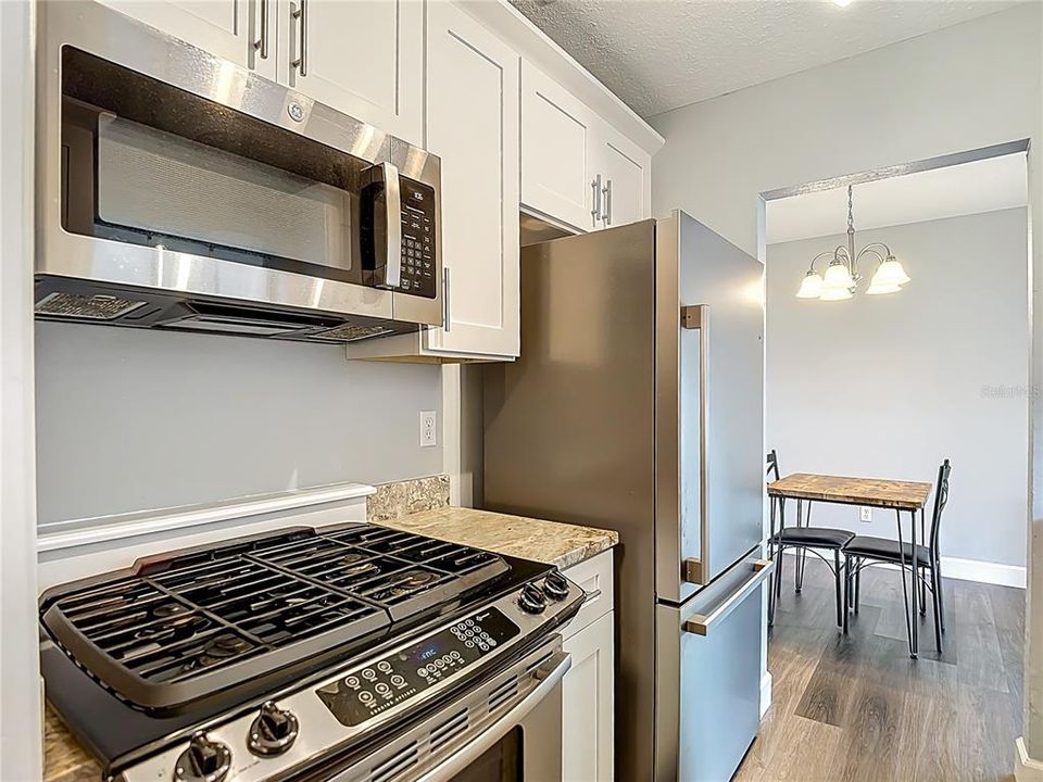 For Sale: $239,500 (2 beds, 1 baths, 943 Square Feet)