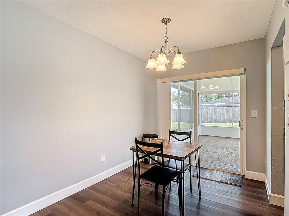 For Sale: $239,500 (2 beds, 1 baths, 943 Square Feet)