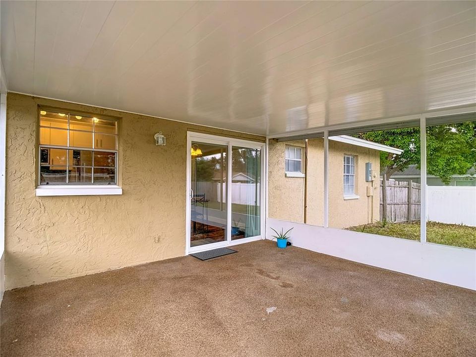 For Sale: $239,500 (2 beds, 1 baths, 943 Square Feet)