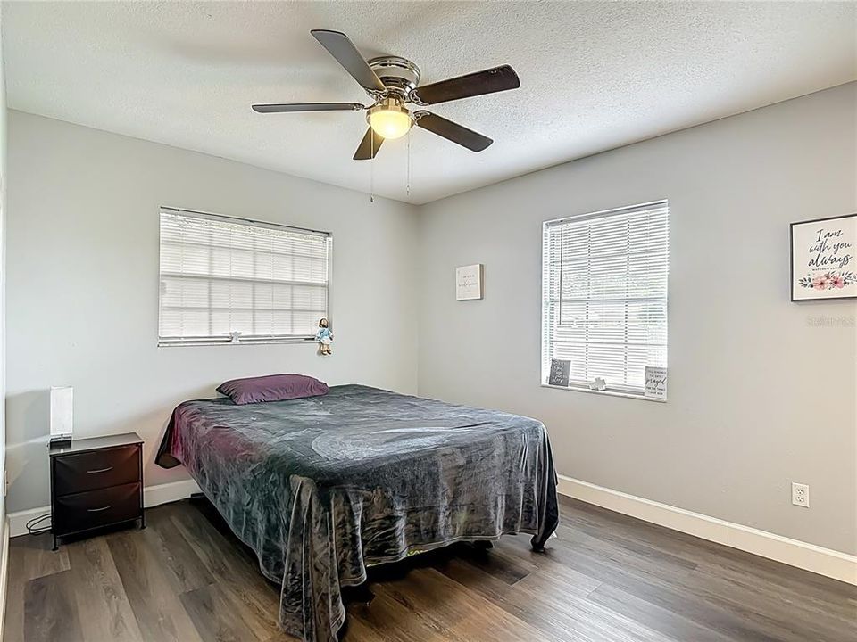 For Sale: $239,500 (2 beds, 1 baths, 943 Square Feet)