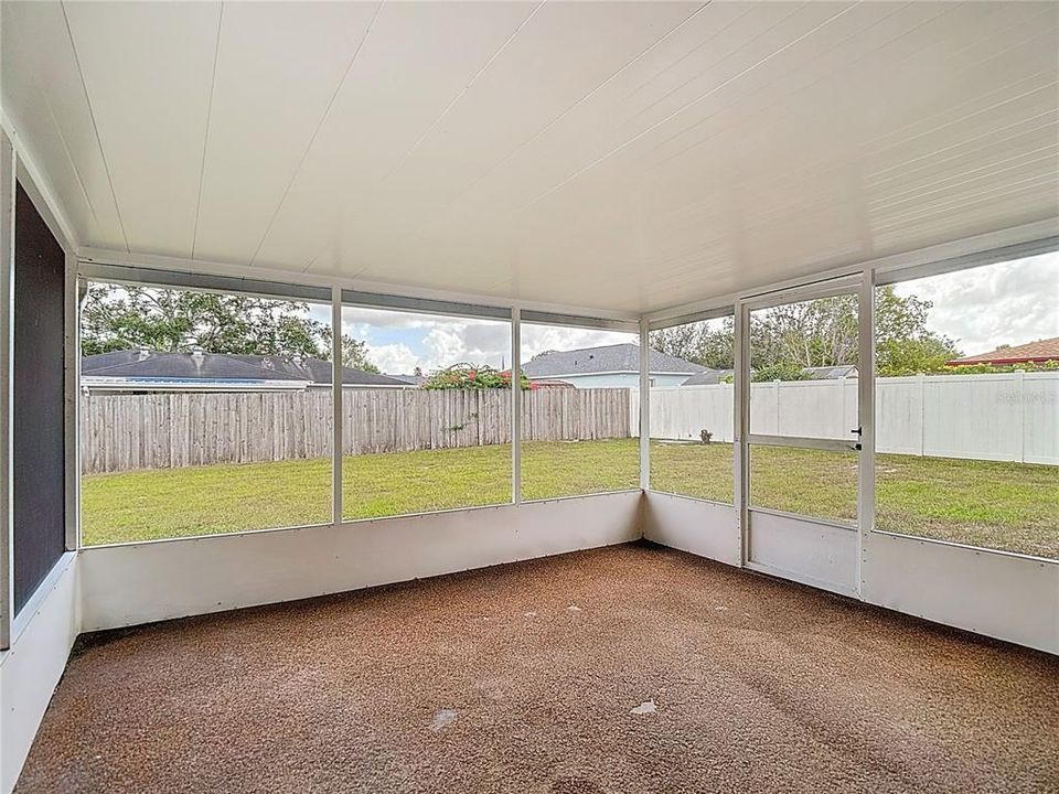 For Sale: $239,500 (2 beds, 1 baths, 943 Square Feet)