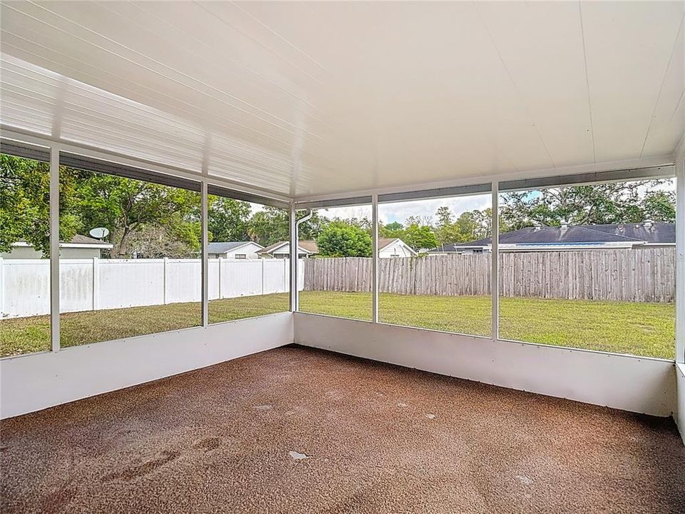 For Sale: $239,500 (2 beds, 1 baths, 943 Square Feet)