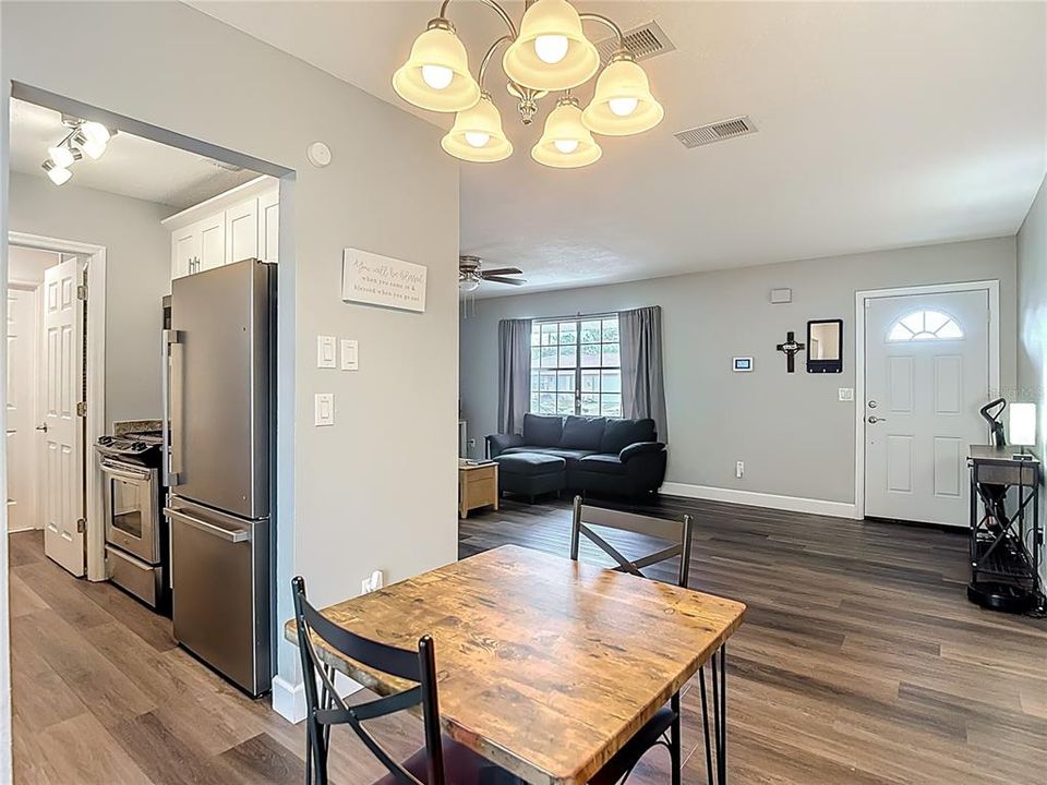For Sale: $239,500 (2 beds, 1 baths, 943 Square Feet)