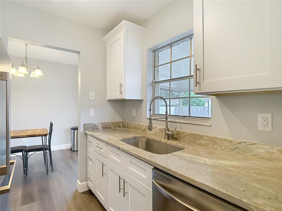 For Sale: $239,500 (2 beds, 1 baths, 943 Square Feet)