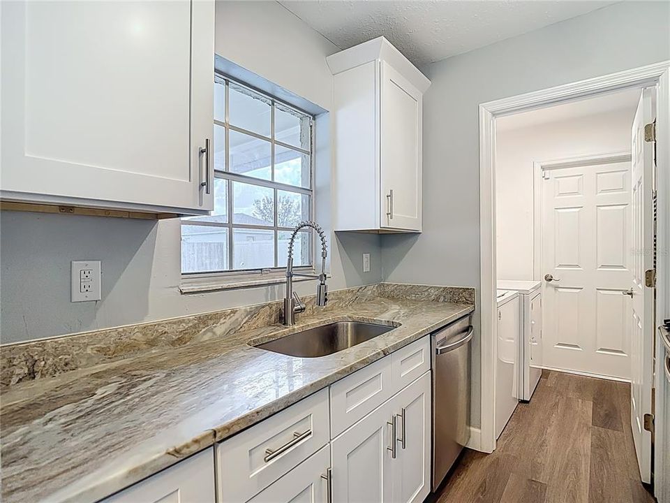 For Sale: $239,500 (2 beds, 1 baths, 943 Square Feet)