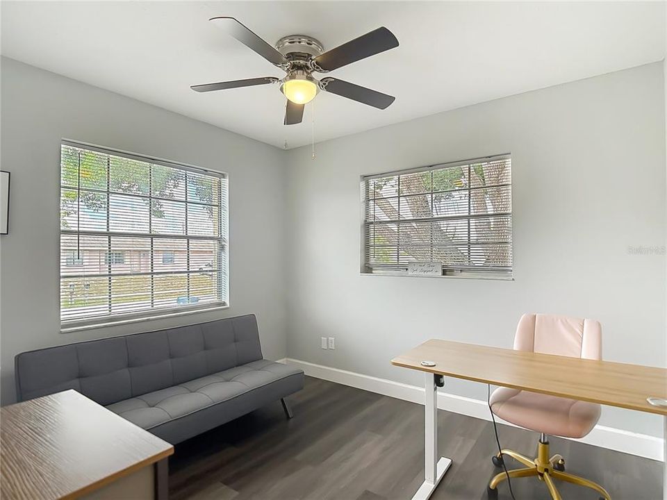 For Sale: $239,500 (2 beds, 1 baths, 943 Square Feet)