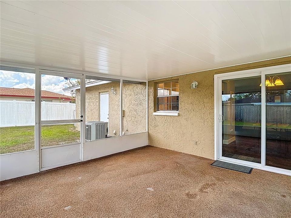 For Sale: $239,500 (2 beds, 1 baths, 943 Square Feet)