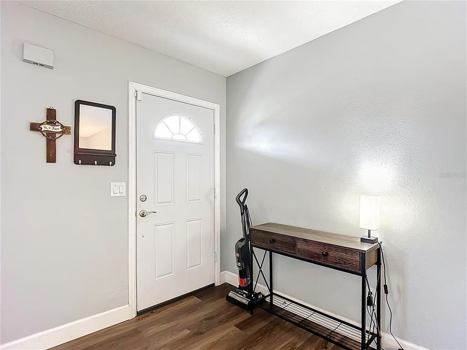 For Sale: $239,500 (2 beds, 1 baths, 943 Square Feet)