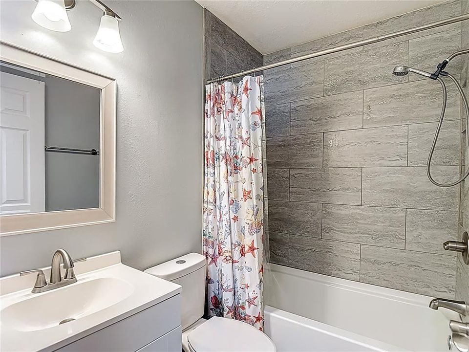 For Sale: $239,500 (2 beds, 1 baths, 943 Square Feet)