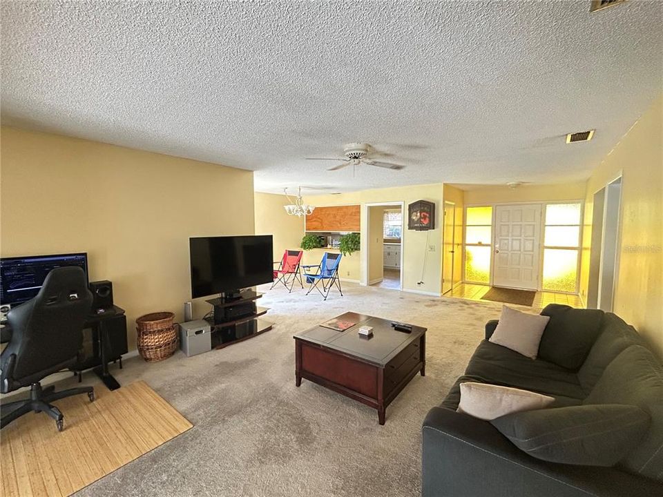 待售: $238,500 (2 贝兹, 2 浴室, 1634 平方英尺)