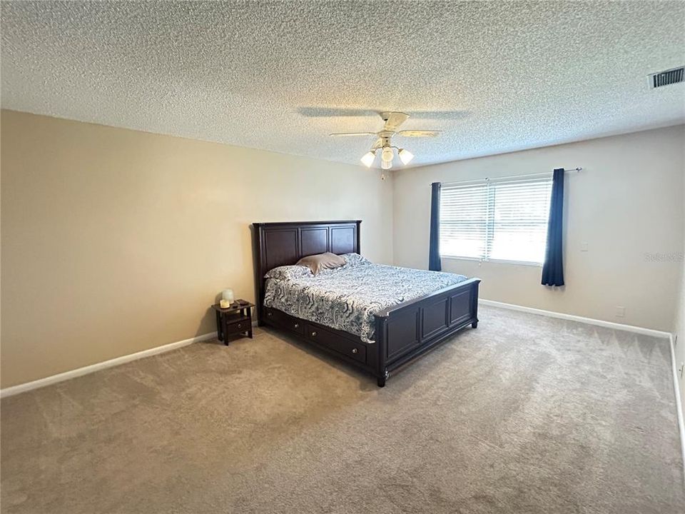 待售: $238,500 (2 贝兹, 2 浴室, 1634 平方英尺)