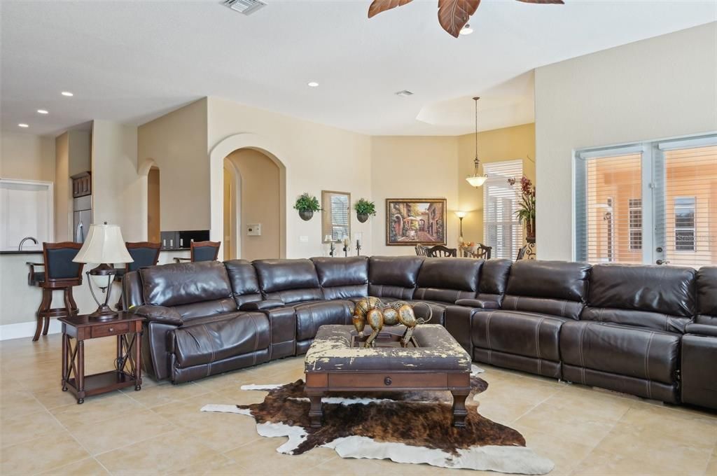 En Venta: $1,650,000 (6 camas, 4 baños, 10454 Pies cuadrados)