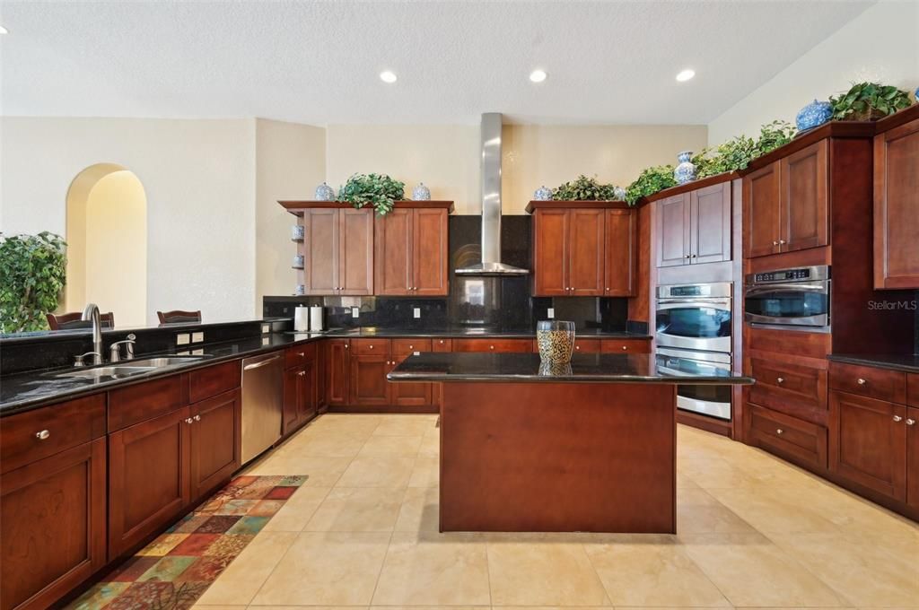 En Venta: $1,650,000 (6 camas, 4 baños, 10454 Pies cuadrados)