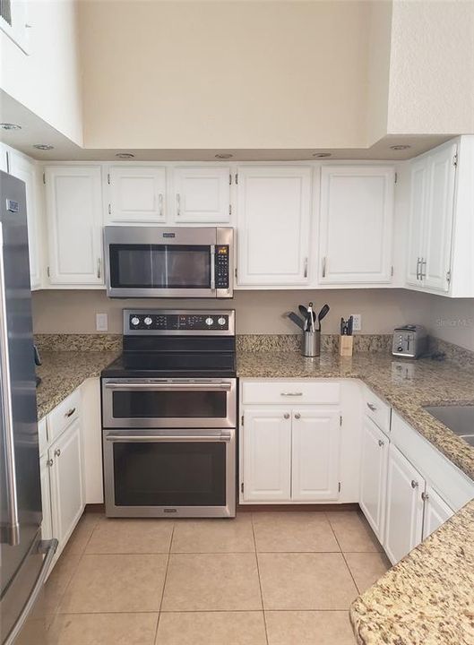 For Sale: $289,000 (3 beds, 2 baths, 1352 Square Feet)