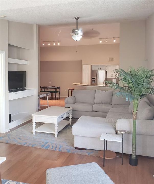 For Sale: $289,000 (3 beds, 2 baths, 1352 Square Feet)