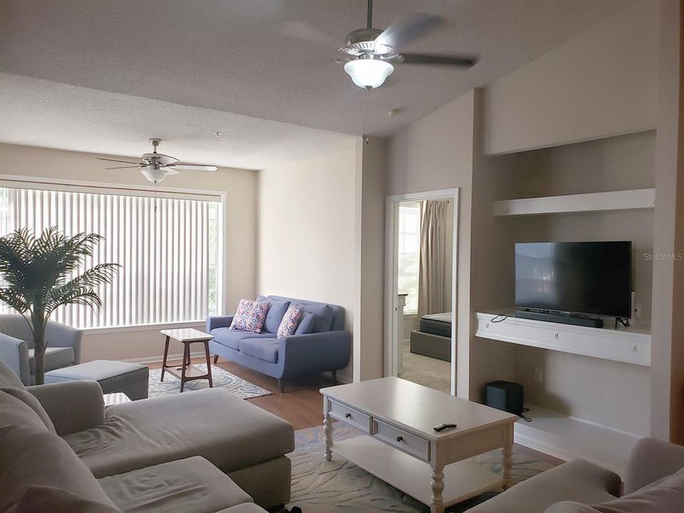 For Sale: $289,000 (3 beds, 2 baths, 1352 Square Feet)