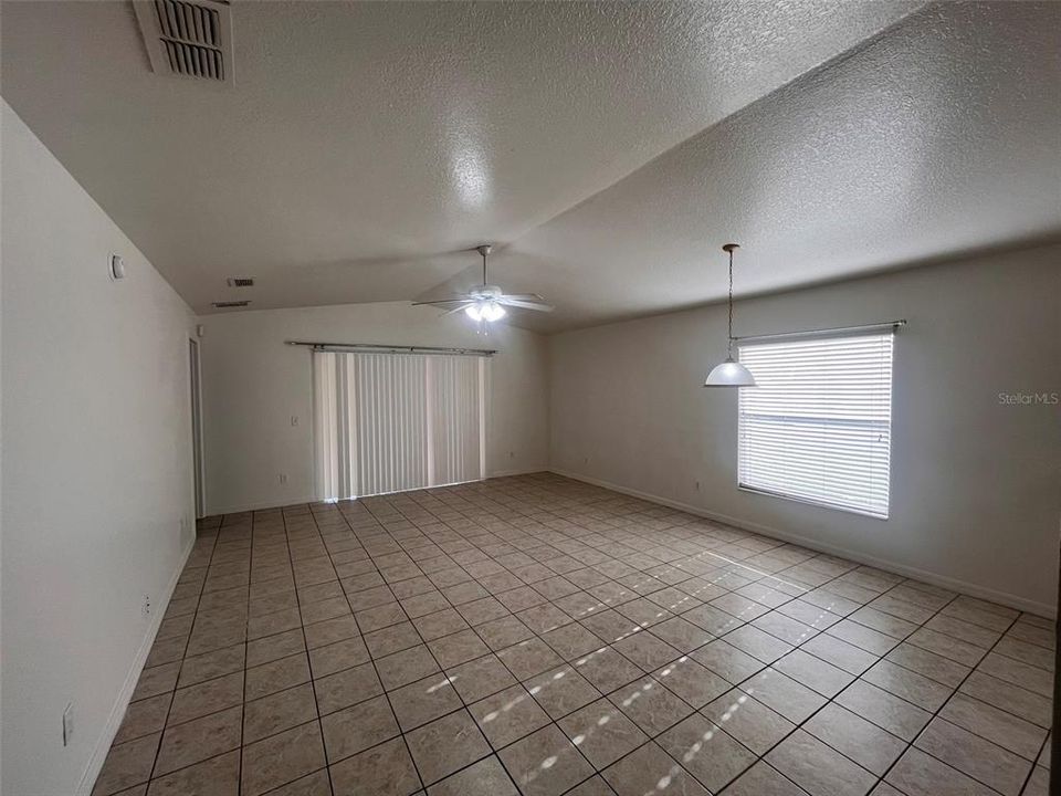 For Rent: $1,950 (3 beds, 2 baths, 1513 Square Feet)