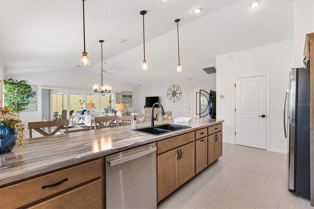 En Venta: $449,000 (3 camas, 2 baños, 1794 Pies cuadrados)