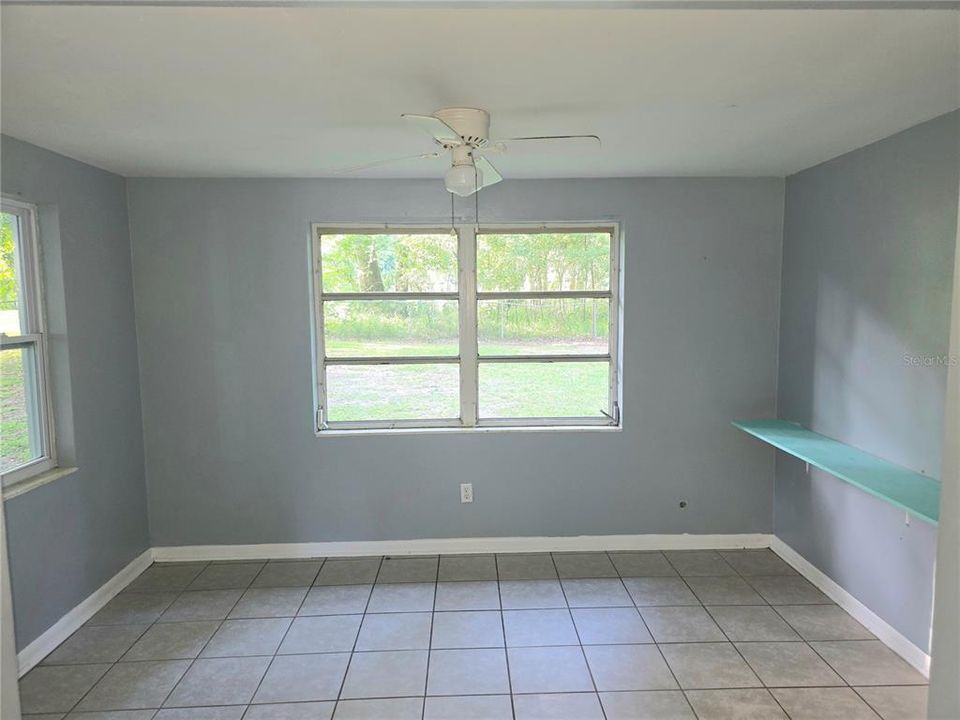 For Rent: $1,350 (3 beds, 1 baths, 1076 Square Feet)