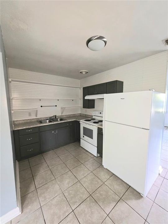 For Rent: $1,350 (3 beds, 1 baths, 1076 Square Feet)