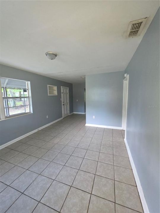 For Rent: $1,350 (3 beds, 1 baths, 1076 Square Feet)