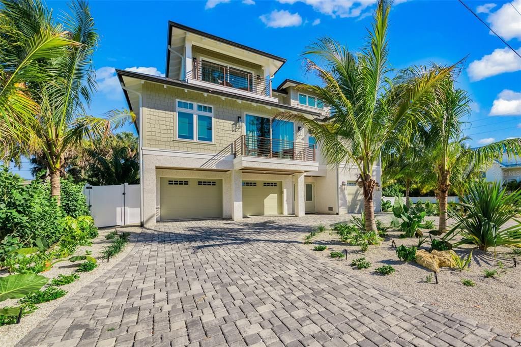 En Venta: $4,400,000 (4 camas, 4 baños, 3200 Pies cuadrados)