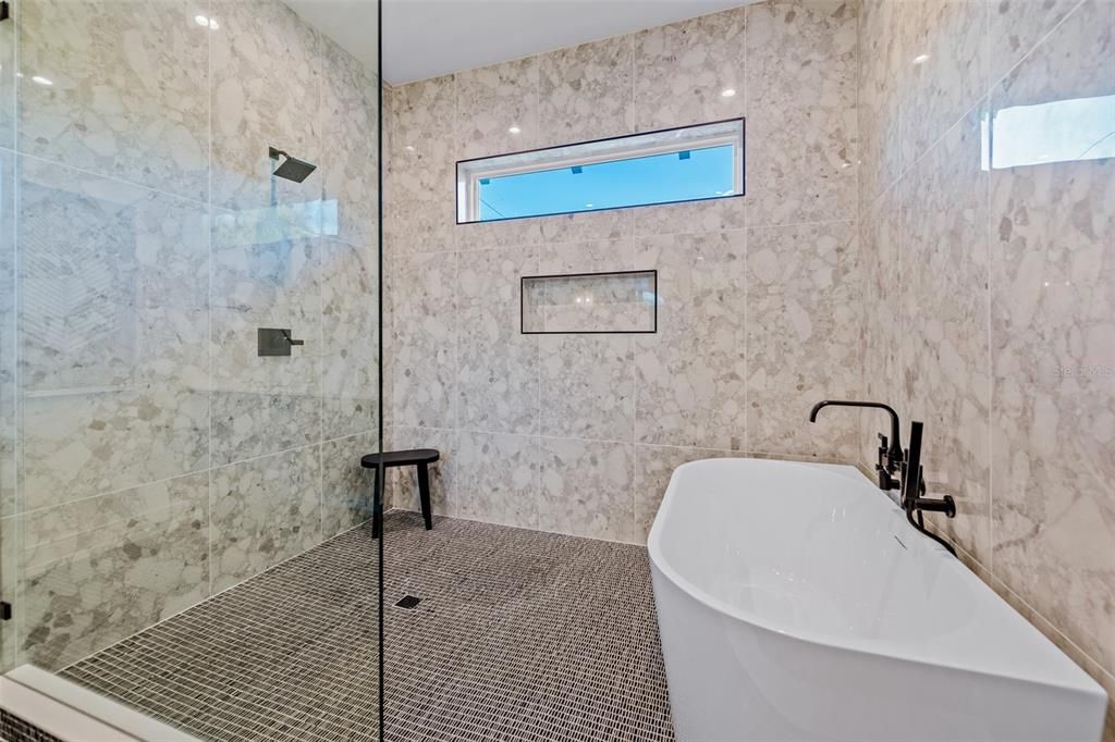 En Venta: $4,400,000 (4 camas, 4 baños, 3200 Pies cuadrados)