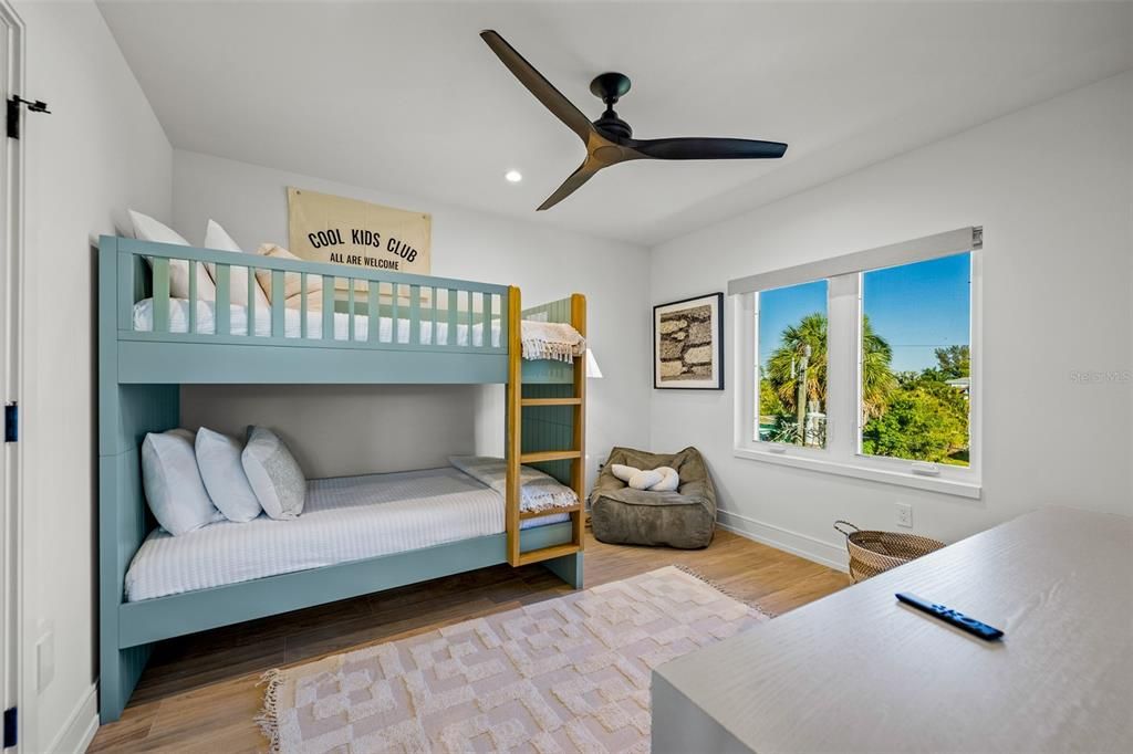 En Venta: $4,400,000 (4 camas, 4 baños, 3200 Pies cuadrados)