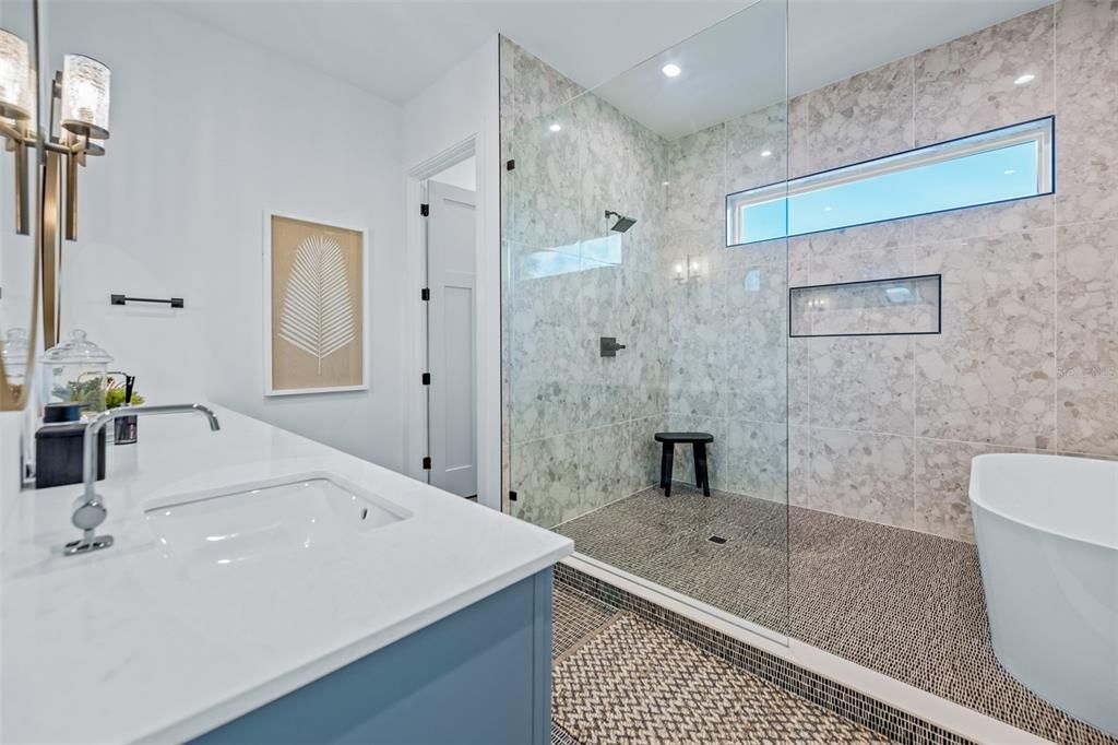 En Venta: $4,400,000 (4 camas, 4 baños, 3200 Pies cuadrados)