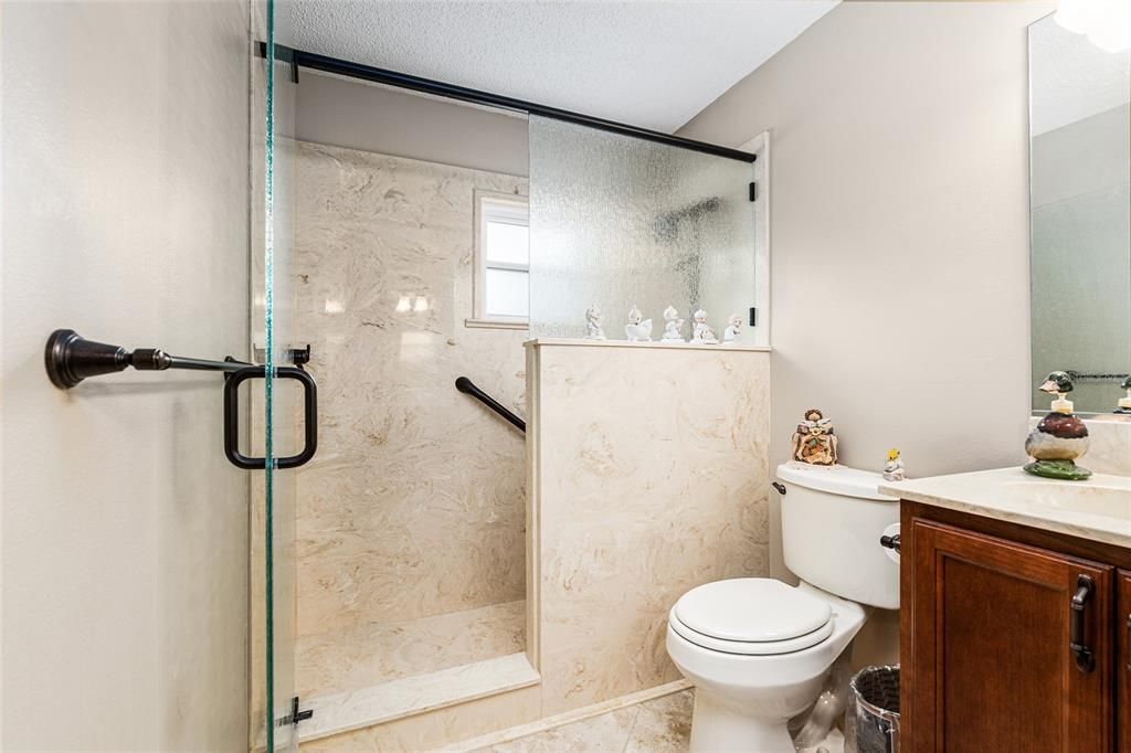 Active With Contract: $250,000 (2 beds, 2 baths, 1886 Square Feet)