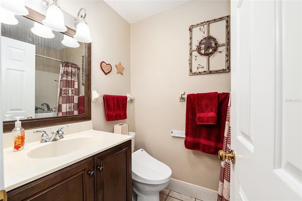 Active With Contract: $250,000 (2 beds, 2 baths, 1886 Square Feet)