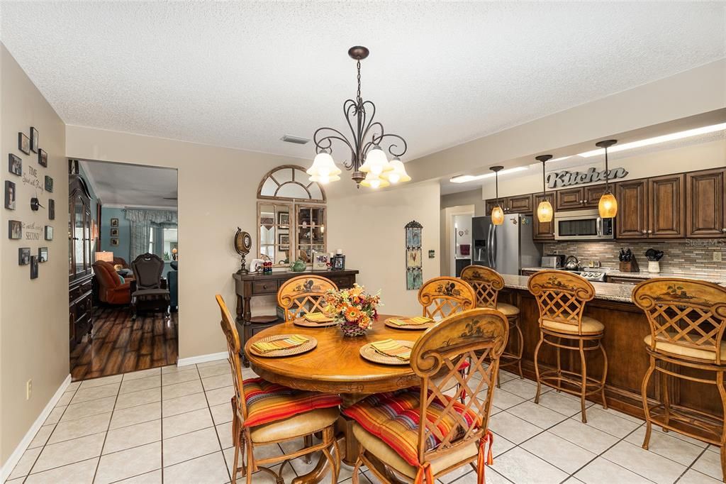 Active With Contract: $250,000 (2 beds, 2 baths, 1886 Square Feet)