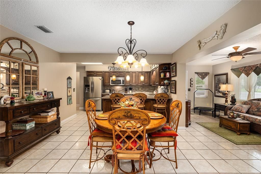 Active With Contract: $250,000 (2 beds, 2 baths, 1886 Square Feet)