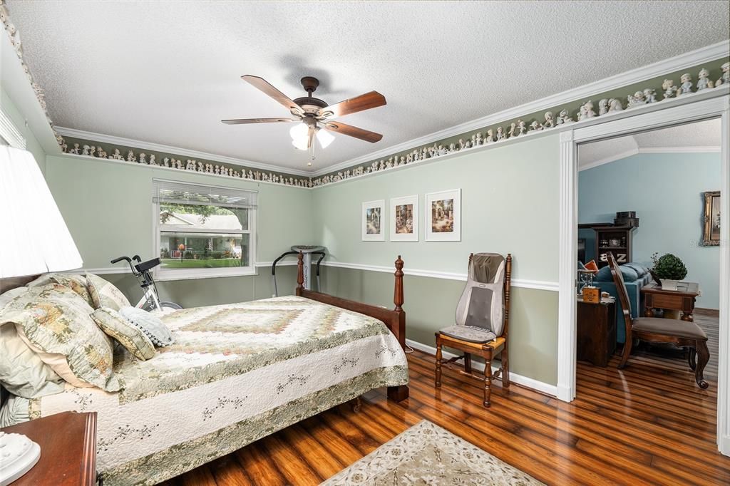 Active With Contract: $250,000 (2 beds, 2 baths, 1886 Square Feet)