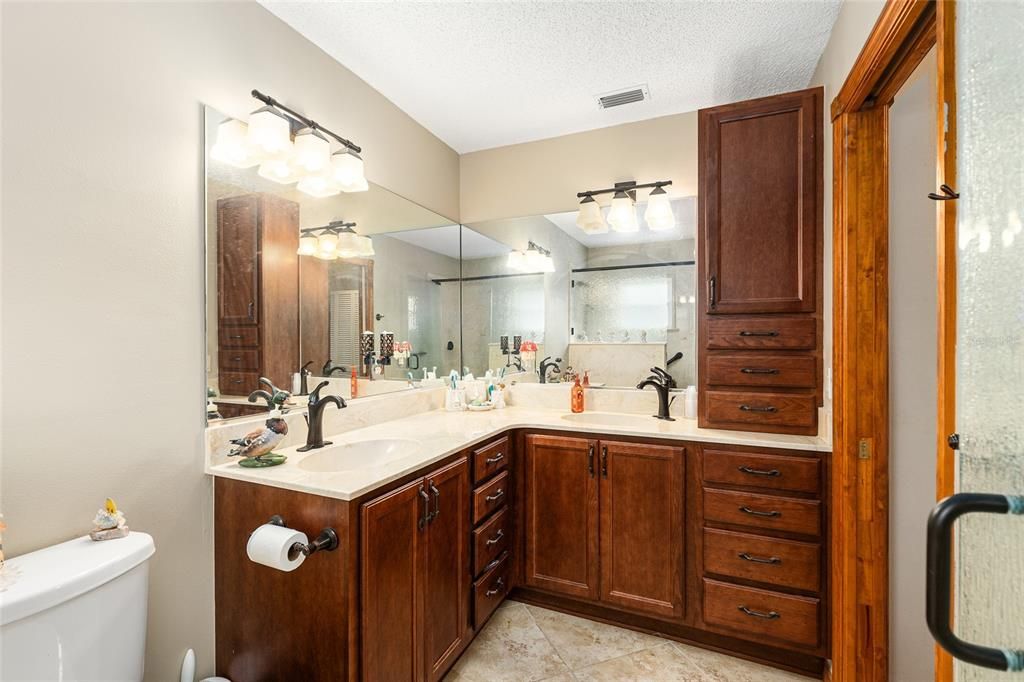 Active With Contract: $250,000 (2 beds, 2 baths, 1886 Square Feet)