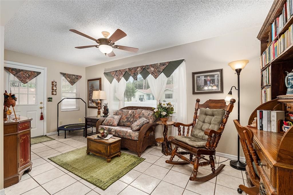 Active With Contract: $250,000 (2 beds, 2 baths, 1886 Square Feet)