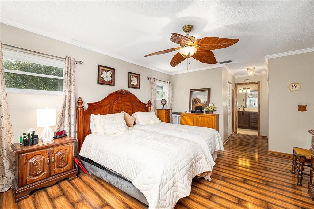 Active With Contract: $250,000 (2 beds, 2 baths, 1886 Square Feet)