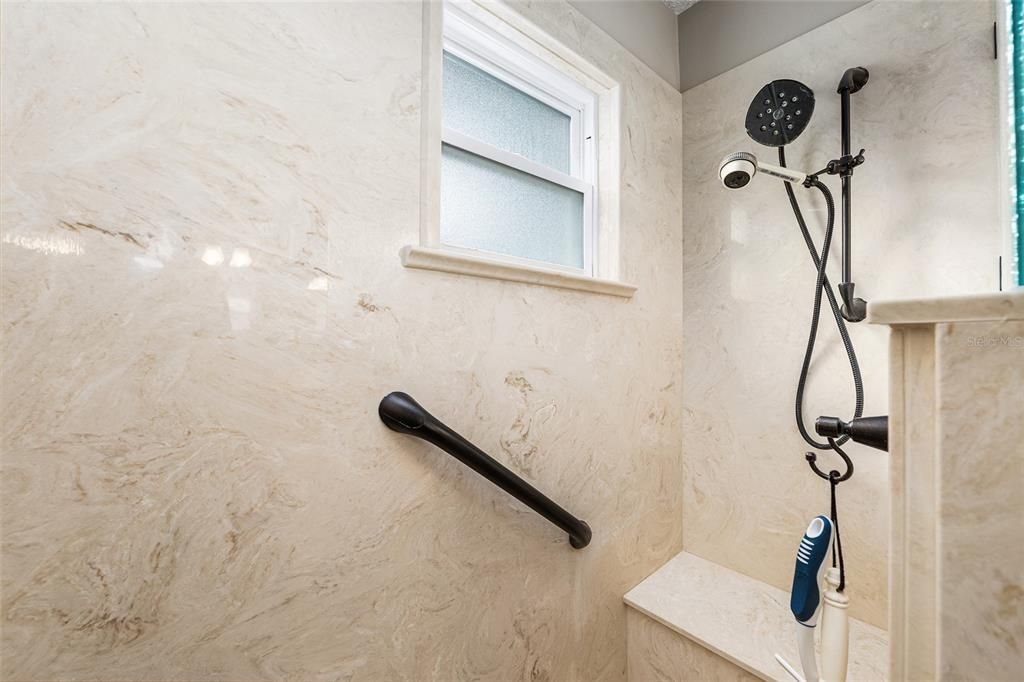 Active With Contract: $250,000 (2 beds, 2 baths, 1886 Square Feet)