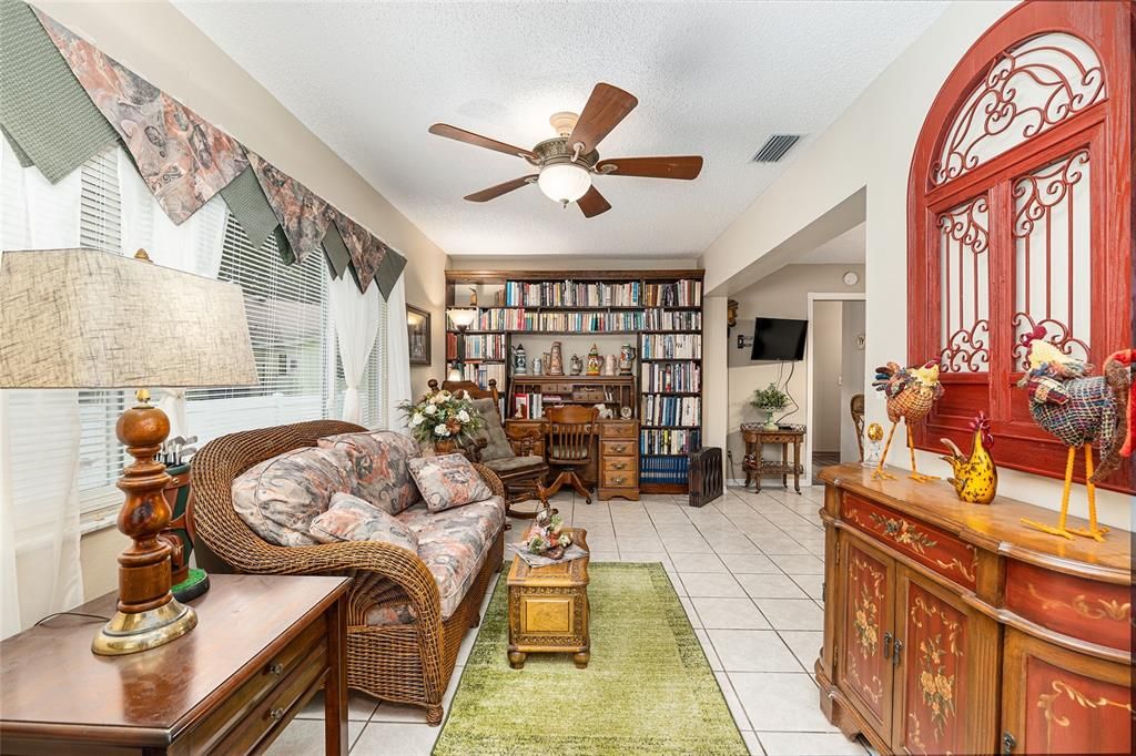 Active With Contract: $250,000 (2 beds, 2 baths, 1886 Square Feet)