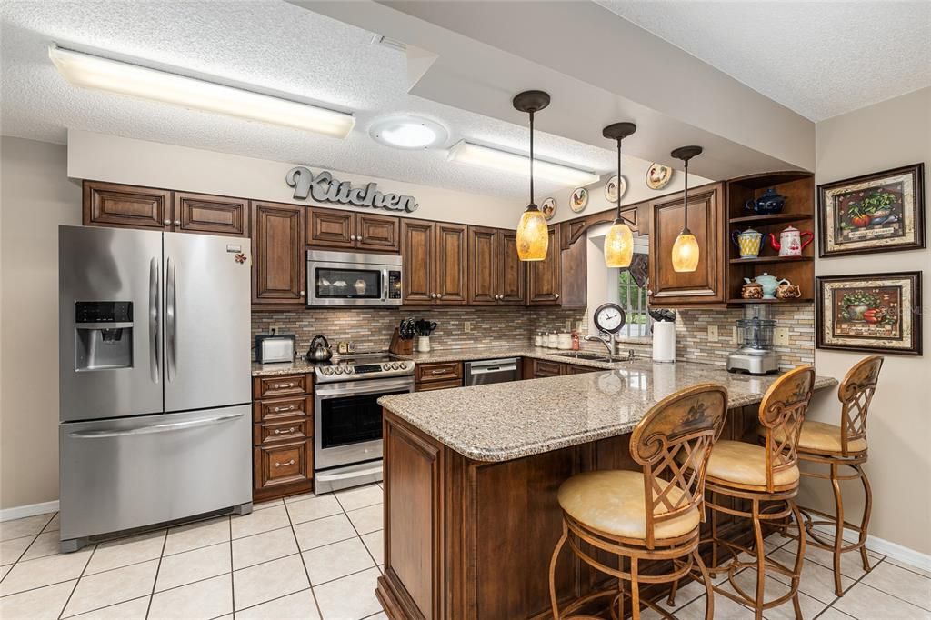 Active With Contract: $250,000 (2 beds, 2 baths, 1886 Square Feet)