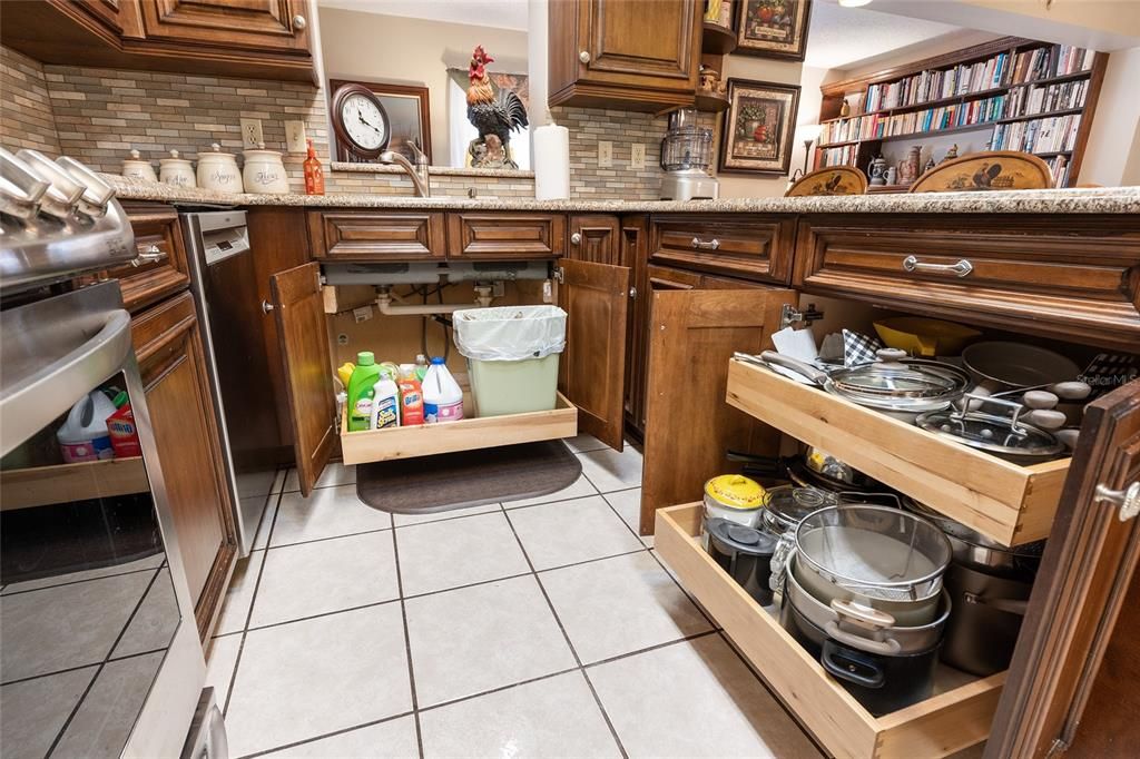 Active With Contract: $250,000 (2 beds, 2 baths, 1886 Square Feet)