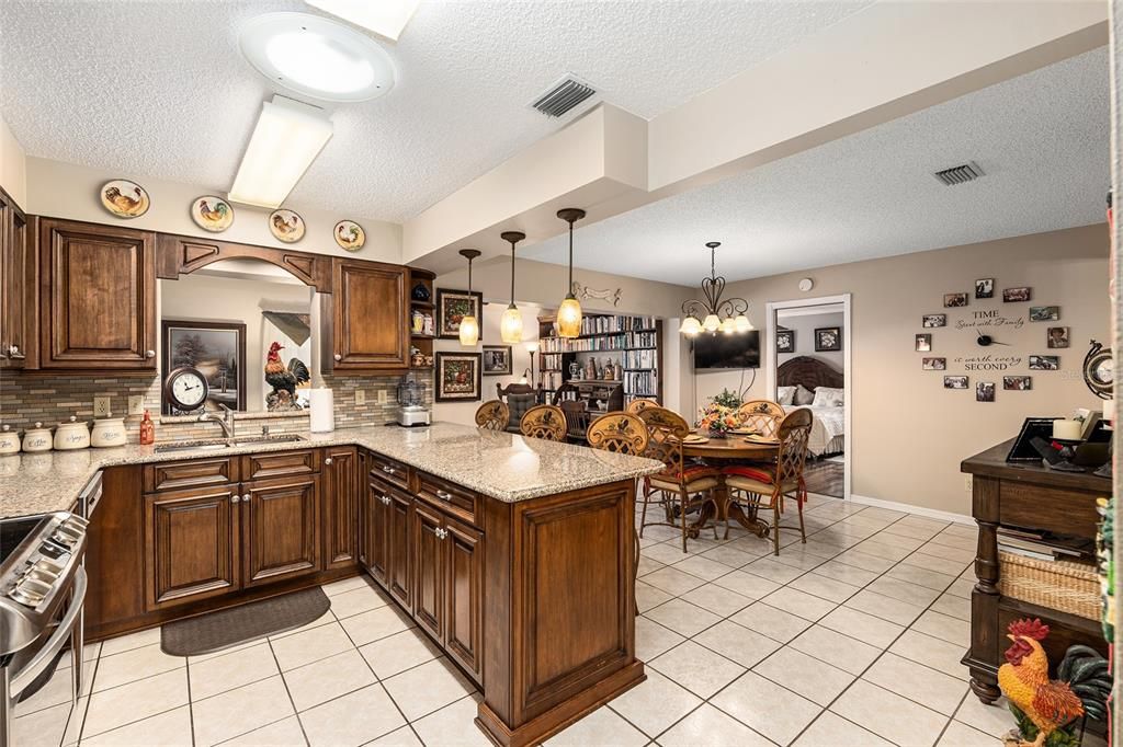 Active With Contract: $250,000 (2 beds, 2 baths, 1886 Square Feet)