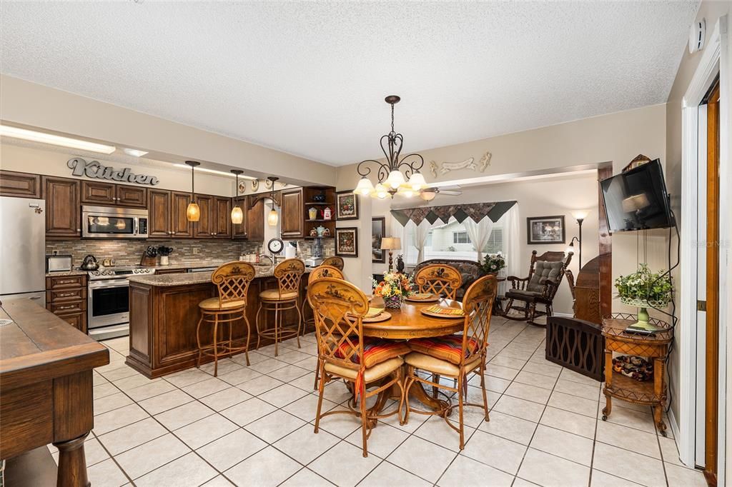 Active With Contract: $250,000 (2 beds, 2 baths, 1886 Square Feet)