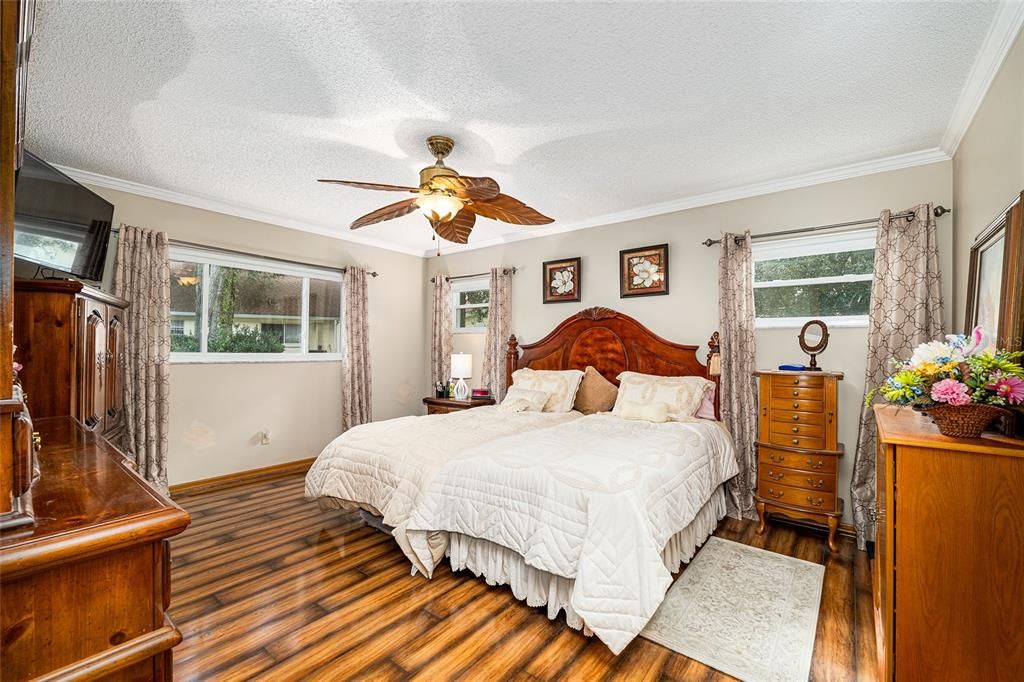 Active With Contract: $250,000 (2 beds, 2 baths, 1886 Square Feet)