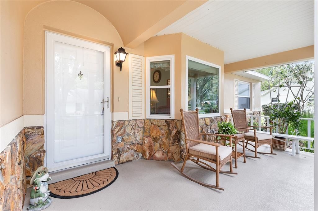 Active With Contract: $250,000 (2 beds, 2 baths, 1886 Square Feet)