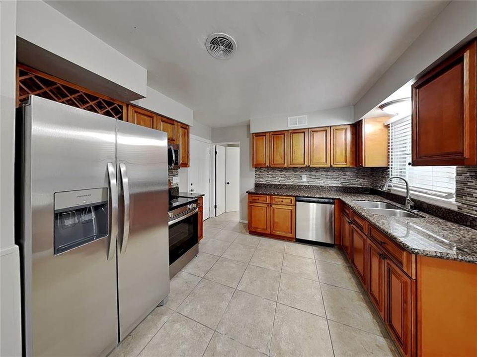 Active With Contract: $1,859 (2 beds, 2 baths, 1419 Square Feet)