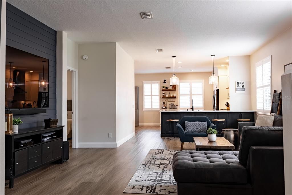 Active With Contract: $699,000 (5 beds, 2 baths, 3000 Square Feet)