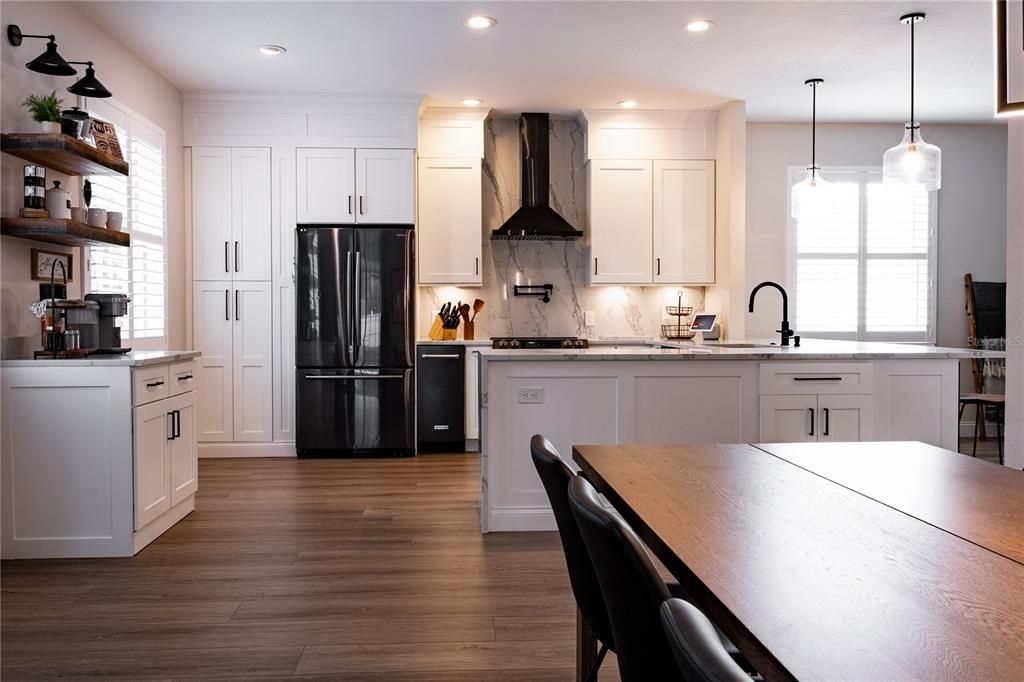 Active With Contract: $699,000 (5 beds, 2 baths, 3000 Square Feet)