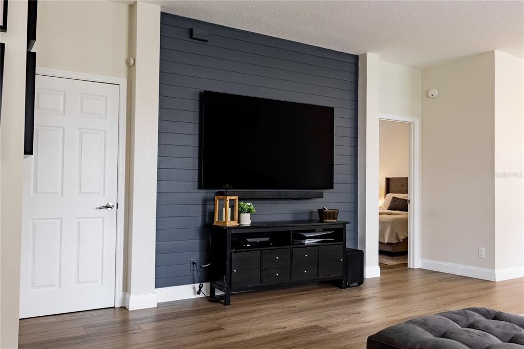 Active With Contract: $699,000 (5 beds, 2 baths, 3000 Square Feet)