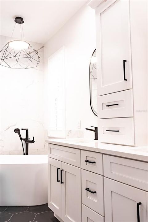 Active With Contract: $699,000 (5 beds, 2 baths, 3000 Square Feet)